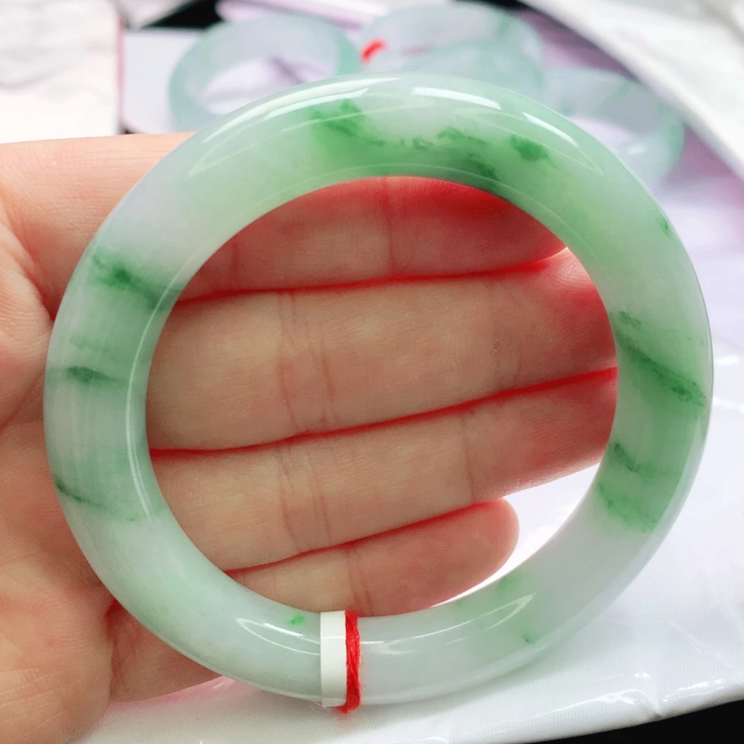 翡翠手镯未镶嵌缅甸翡翠5556