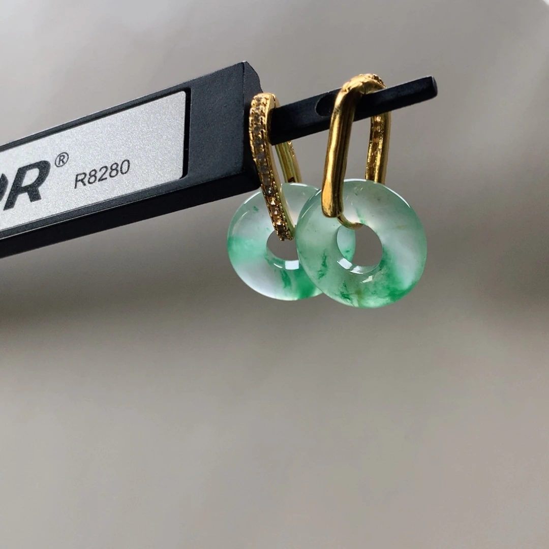 石英质玉（非洲翠）未镶嵌耳钉