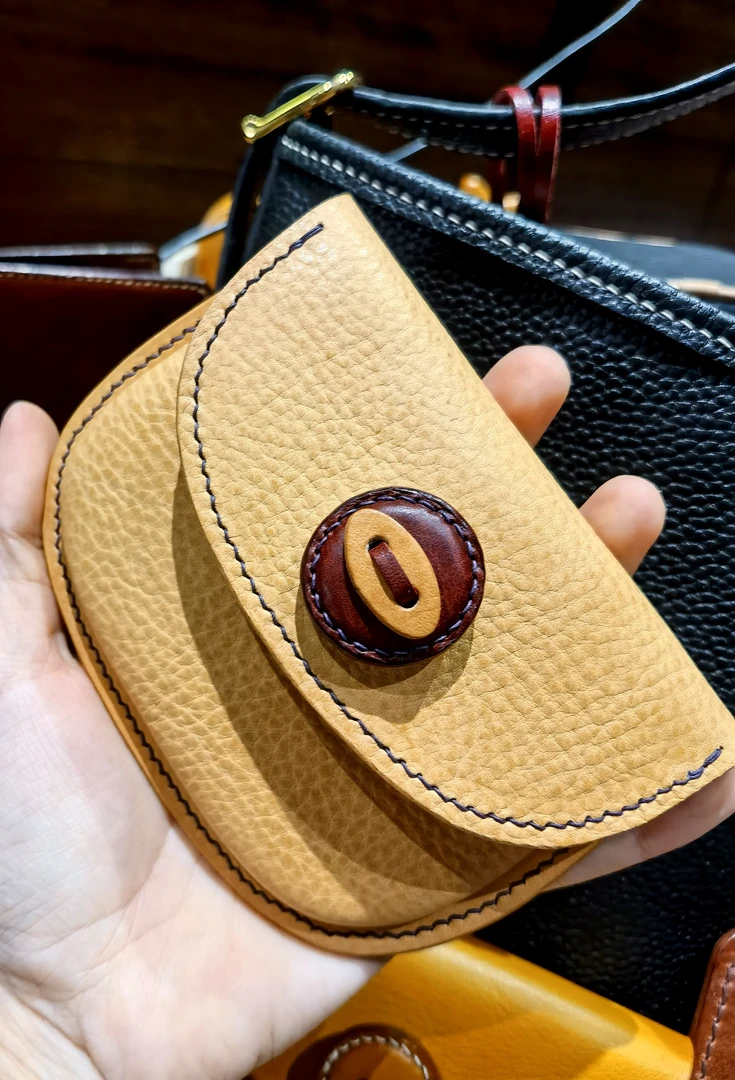 朋克风翻盖式复古镶嵌磁扣斜挎包零钱包多功能