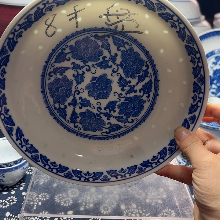 青花玲珑8寸牡丹盘子