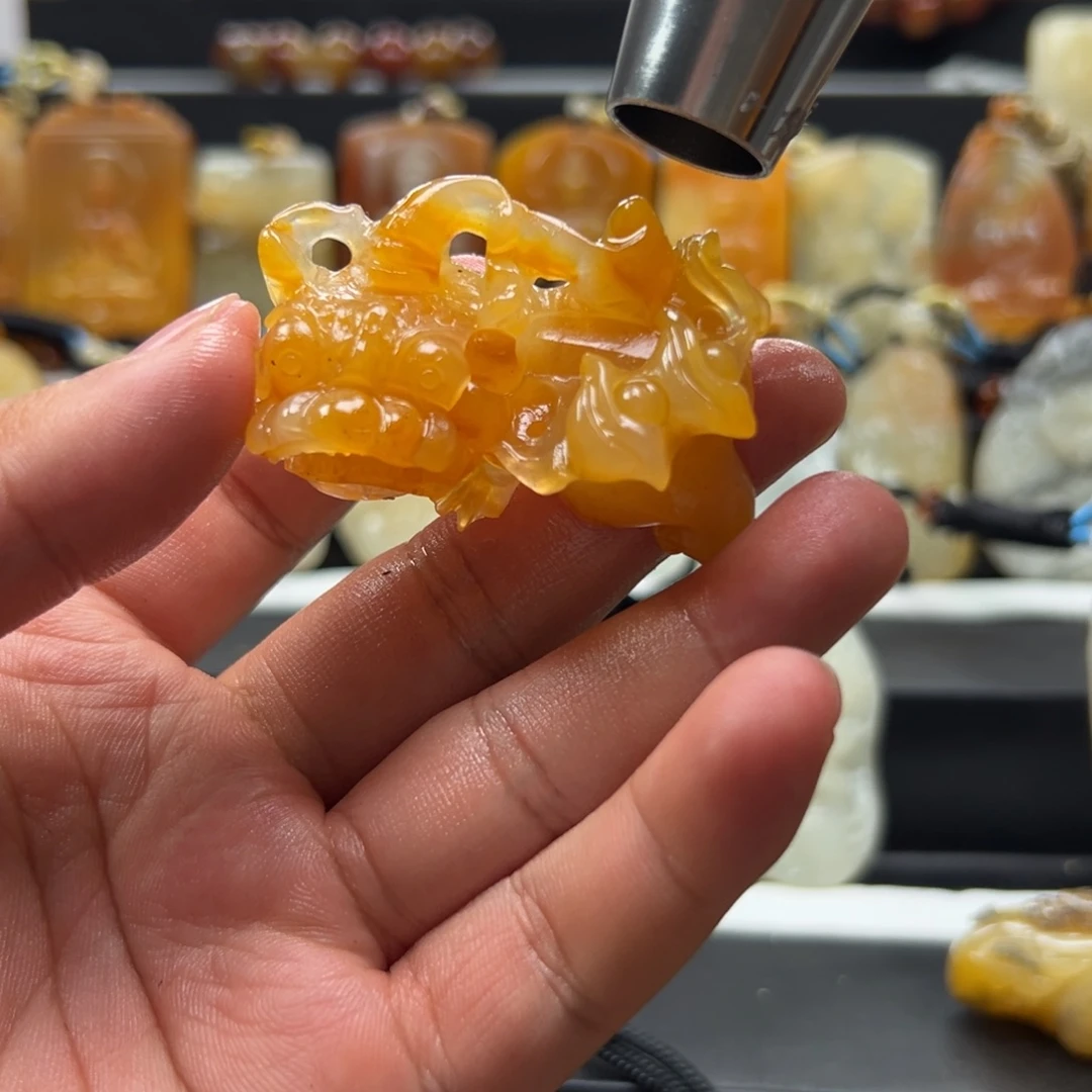 未镶嵌石英质玉（黄龙玉）多样性发货，发其一