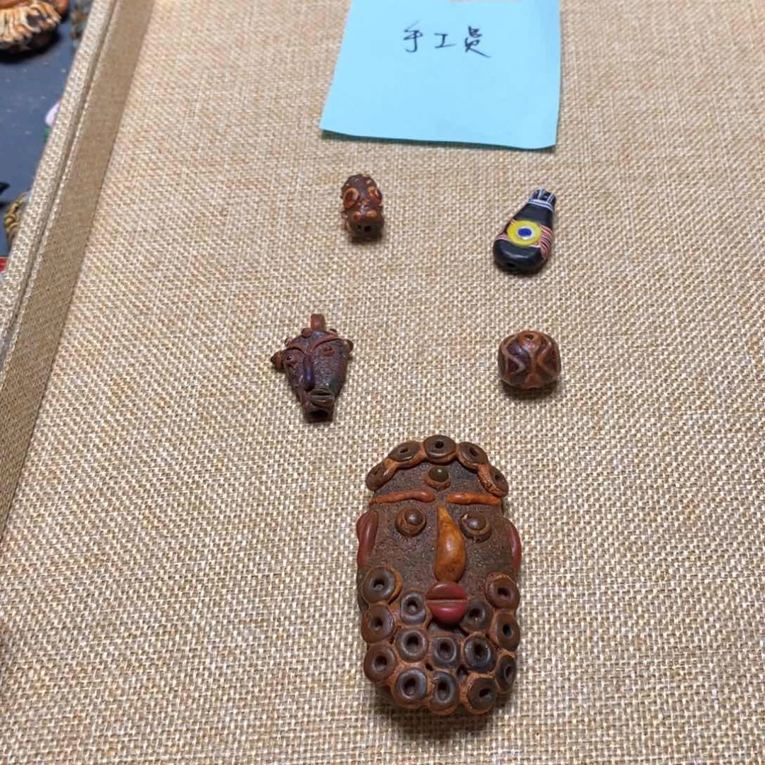 琉璃颈饰印度尼西亚手工费