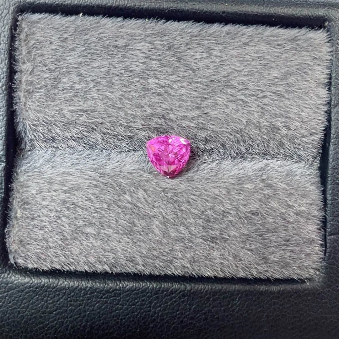 蓝宝石裸石未镶嵌1.49克拉天然无烧粉蓝宝CGRL证书