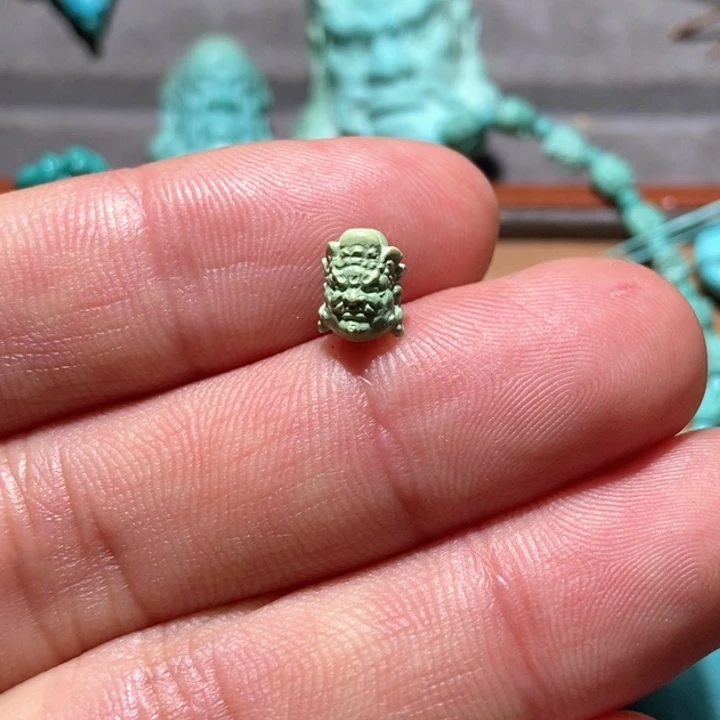 绿松石颈饰未镶嵌