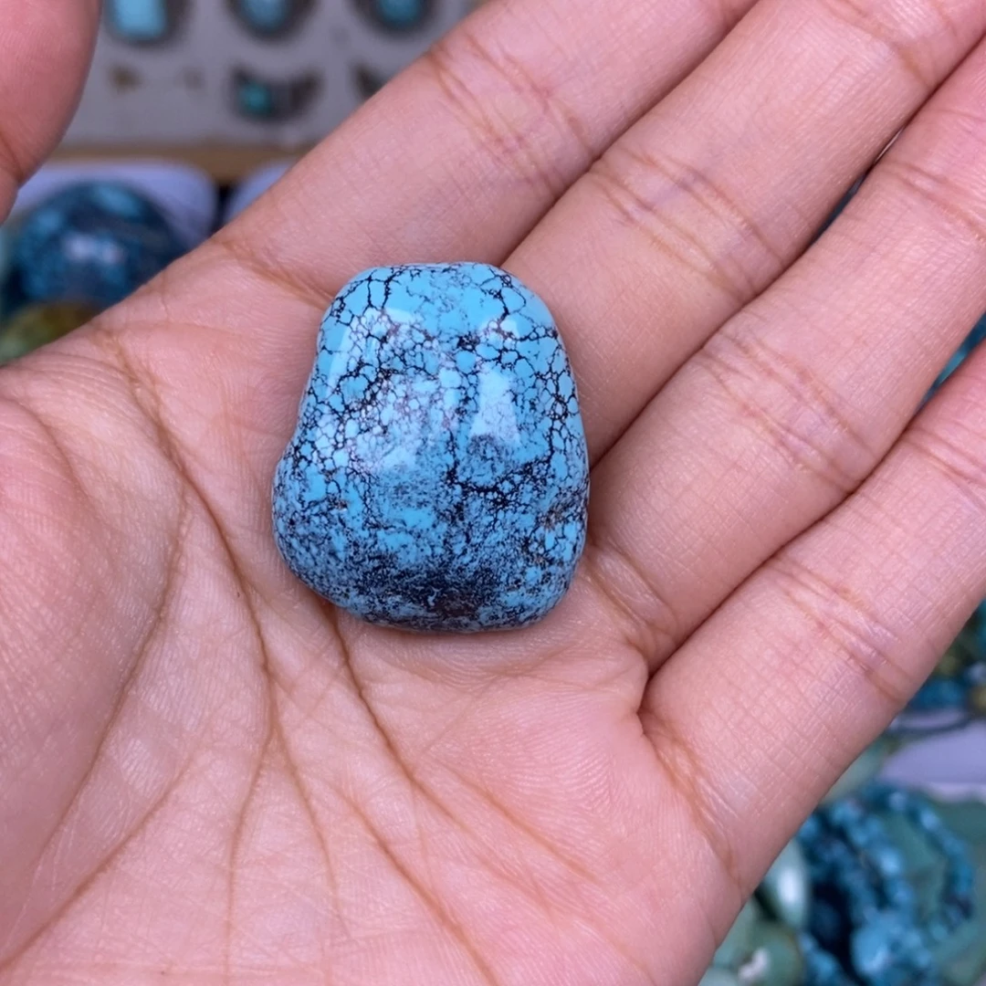 裕***尊绿松石未镶嵌颈饰