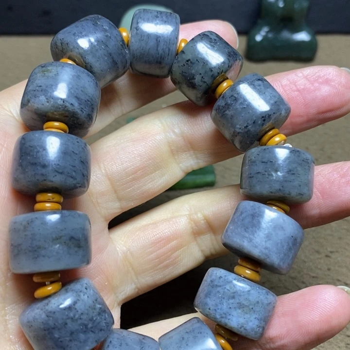 张***了和田玉未镶嵌颈饰