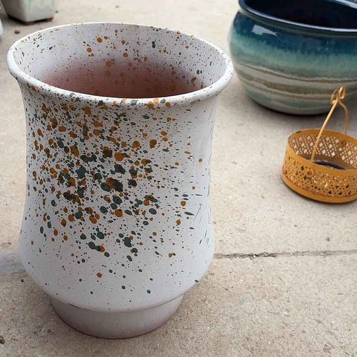 口20高30一个盆子。