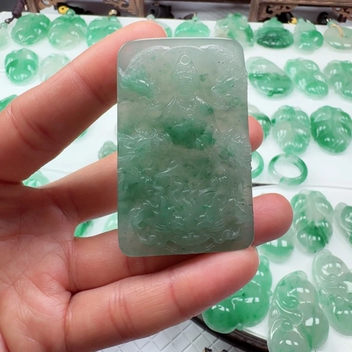 石英质玉颈饰未镶嵌玄*?