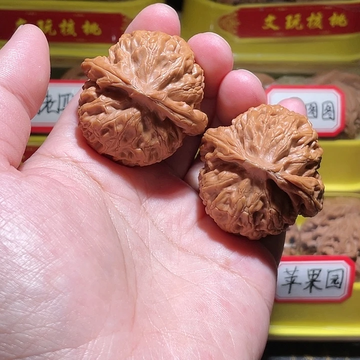 文玩核桃把件宫灯