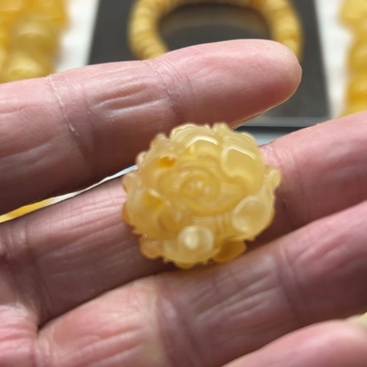 琥珀（矿物珀）未镶嵌裸石