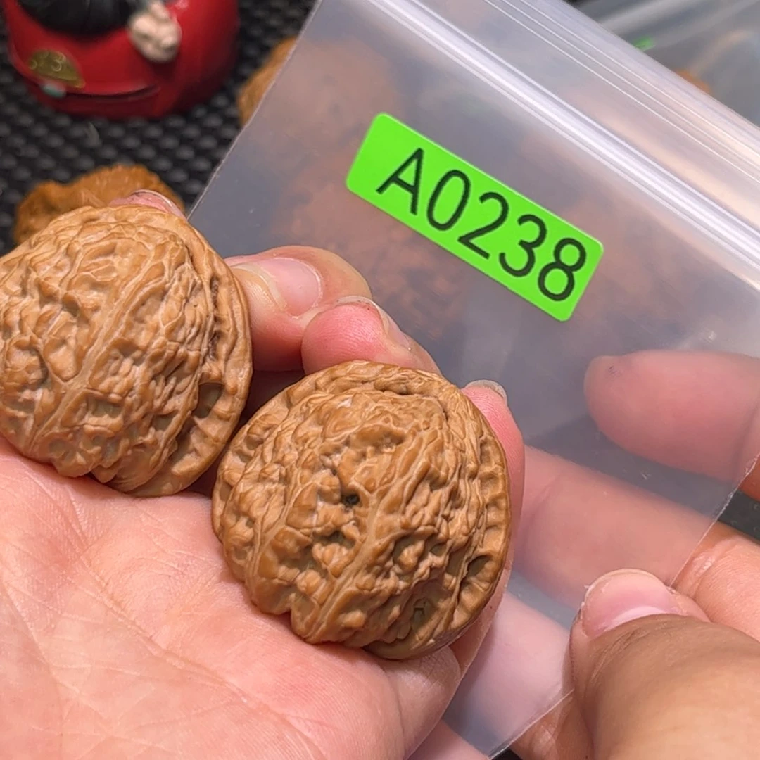 文玩核桃吊坠37三角白