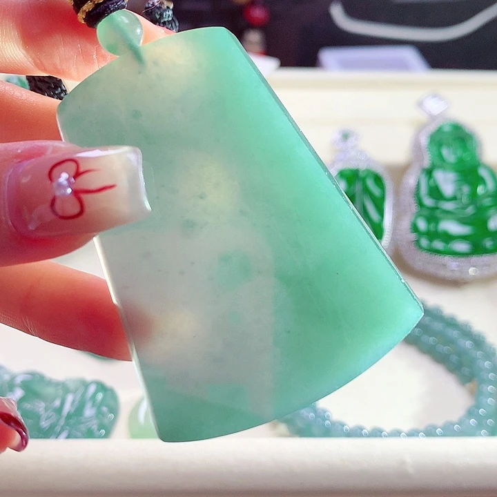 翡翠颈饰未镶嵌天然