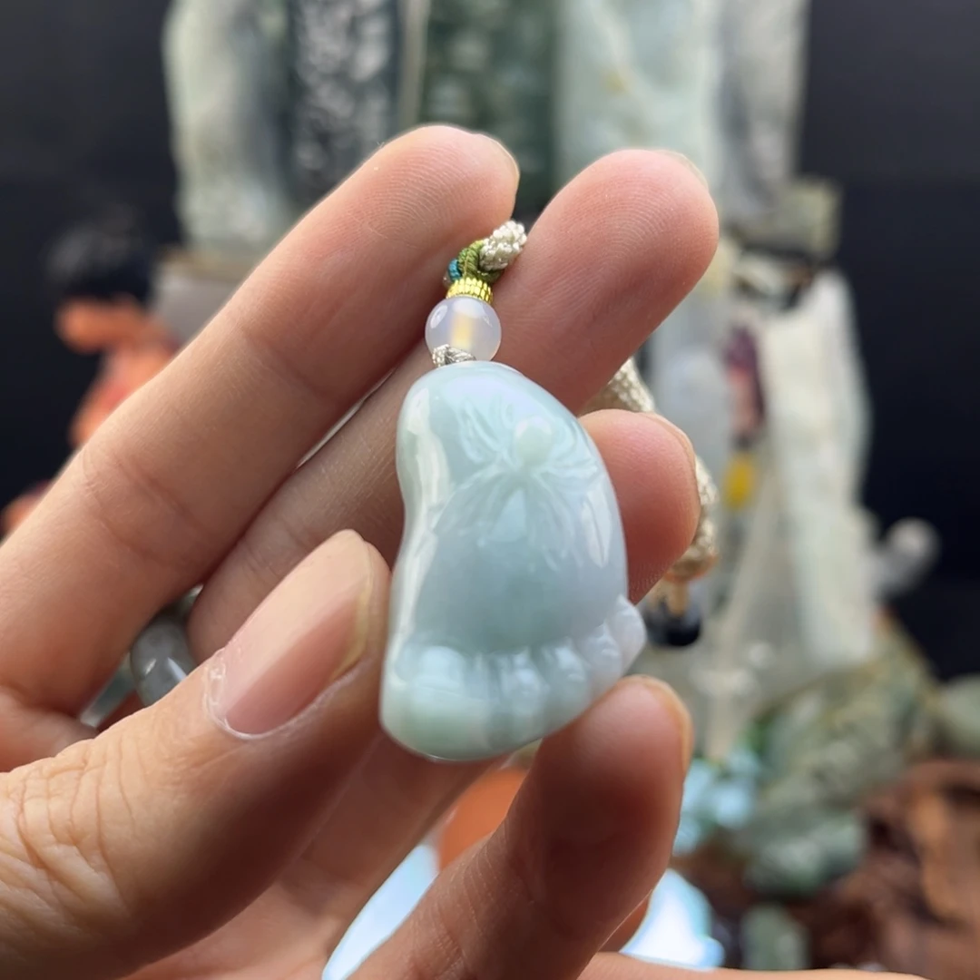 翡翠未镶嵌颈饰知足常乐