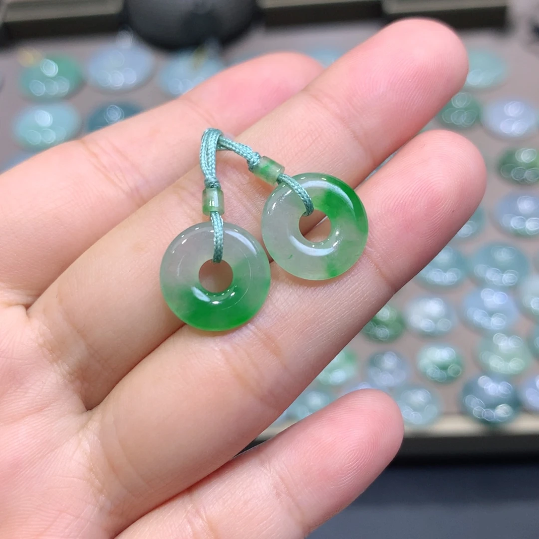 翡翠未镶嵌颈饰甜甜圈