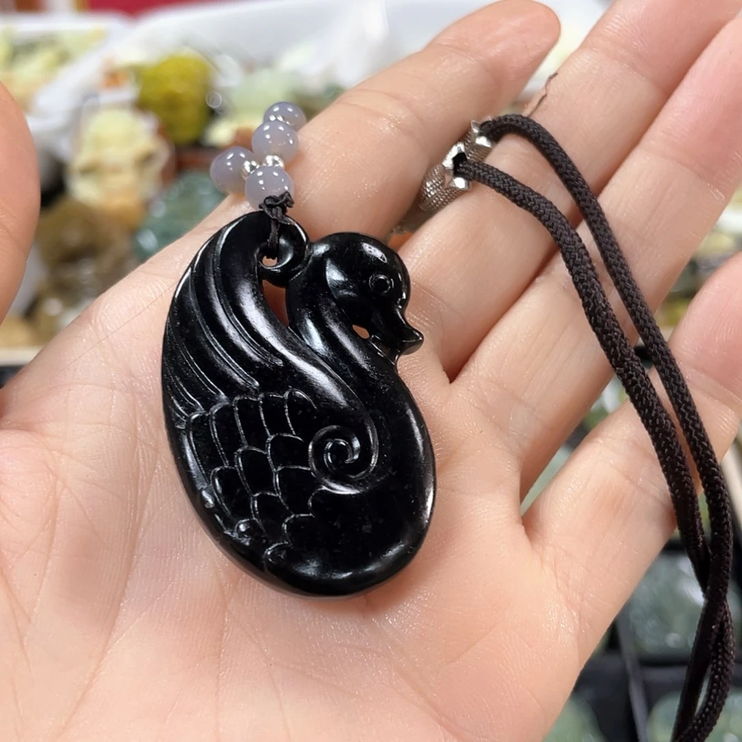 蛇纹石玉颈饰未镶嵌