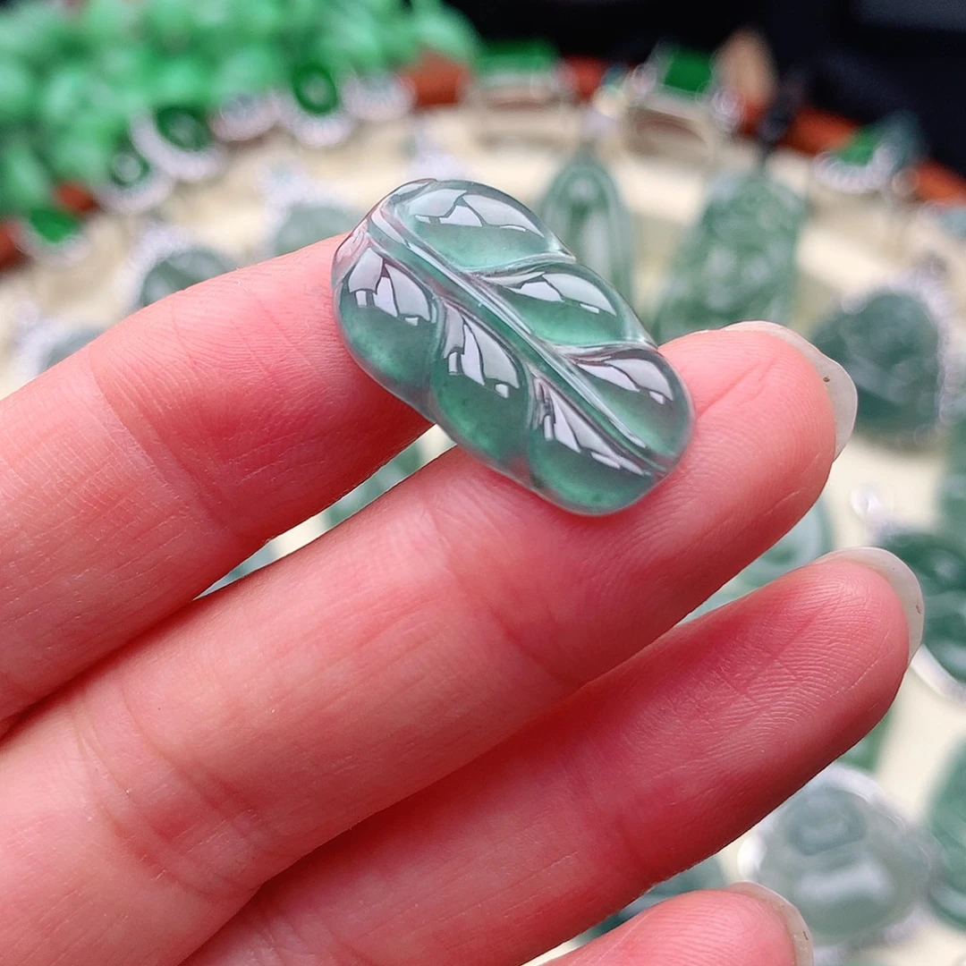 翡翠未镶嵌颈饰吊坠