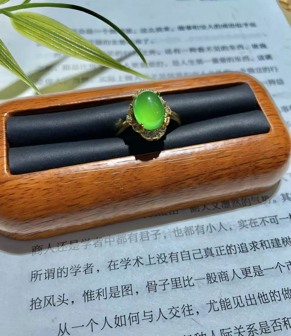 【卡灯牌参与】天然玛瑙冰阳绿蛋面戒指--草长莺飞二月天