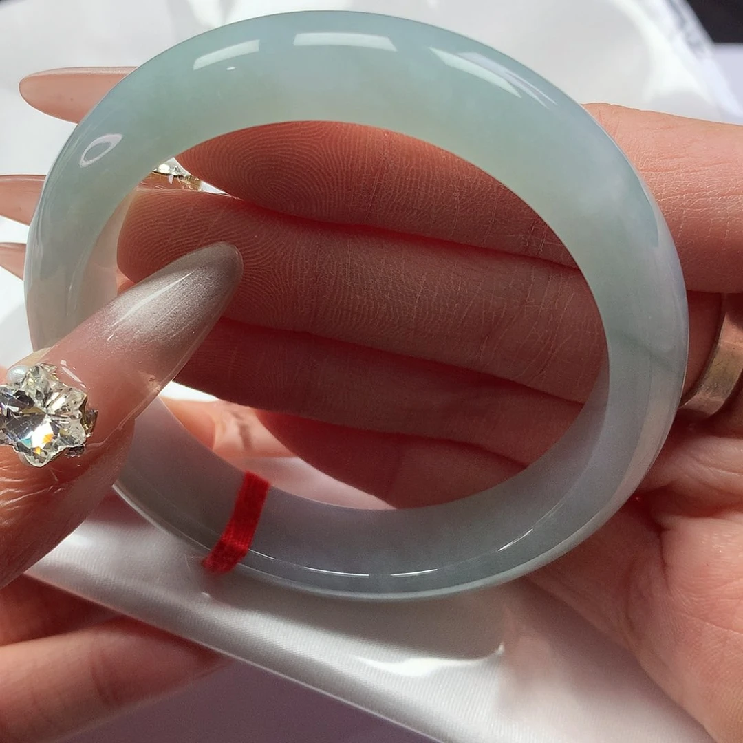 翡翠手镯未镶嵌55圈