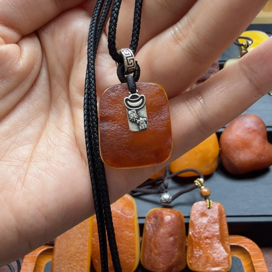 琥珀吊坠(赠链)未镶嵌