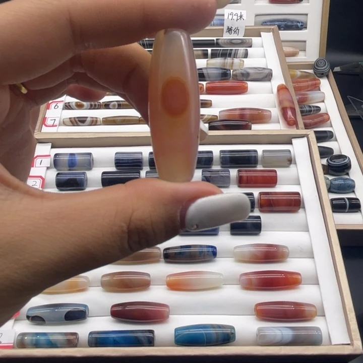 莫***莫玛瑙/玉髓合金颈饰