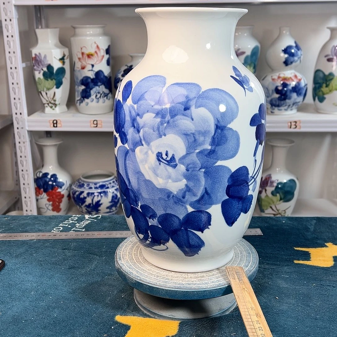 摆件景德镇陶瓷大冬青牡