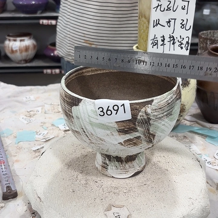 摆件高15，口15，有孔3691