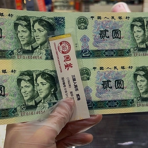 風**下是否正确使用手机的方式进行