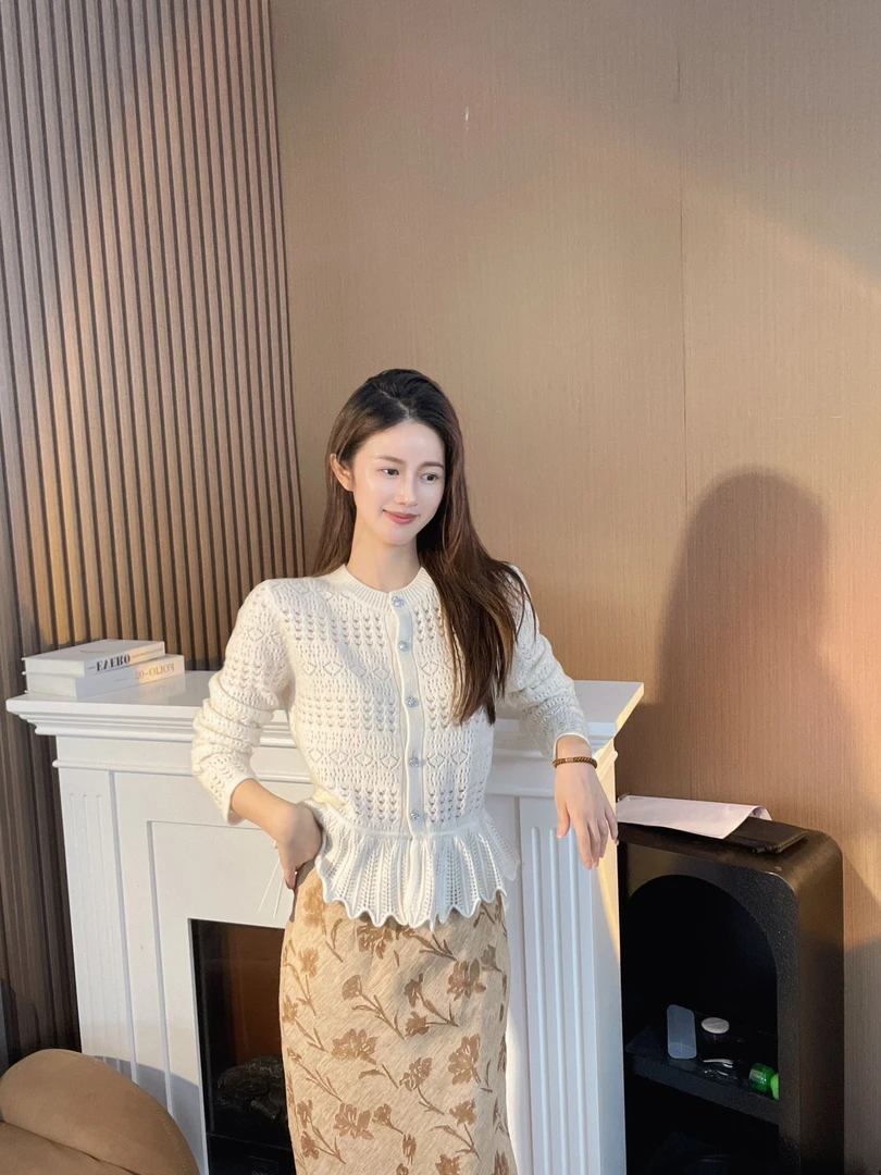 ZLeays林小允-云涧-镂空荷叶边针织毛衫米白色毛衫XMXY316