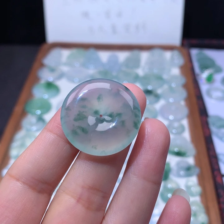 颈饰未镶嵌翡翠冰种飘花平安扣