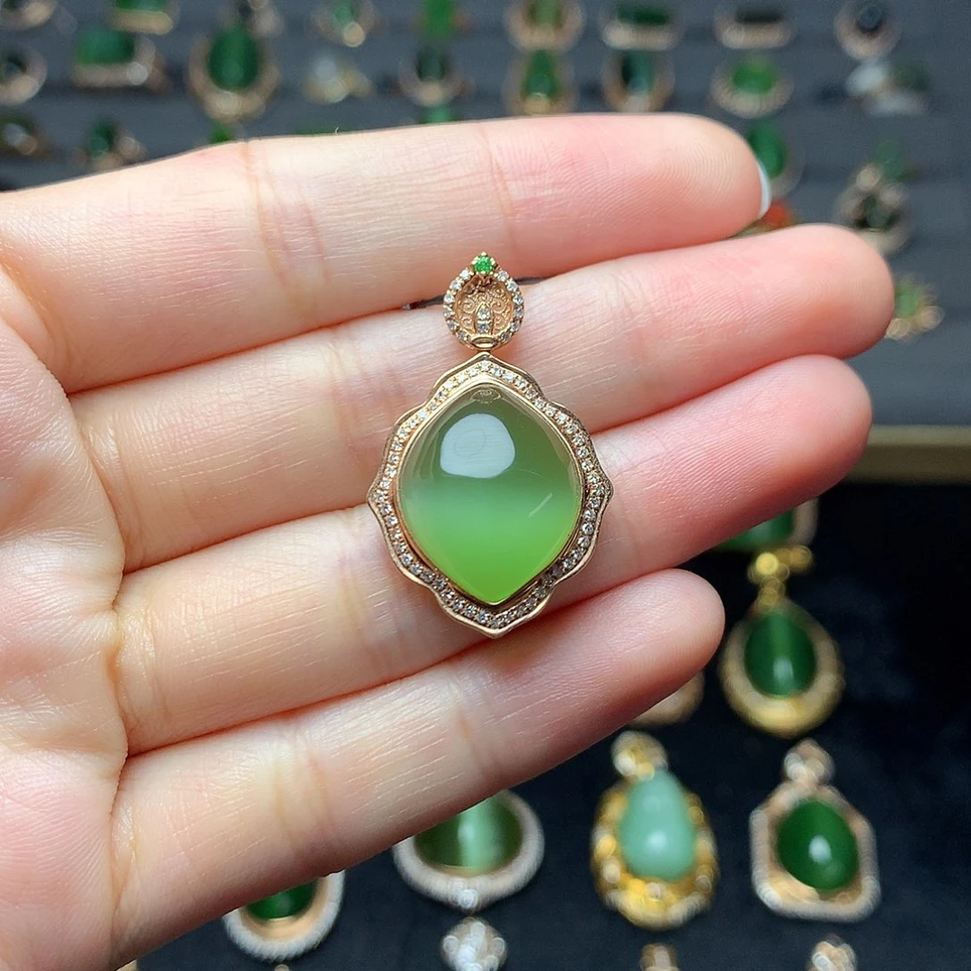 和田玉18K金镶嵌颈饰