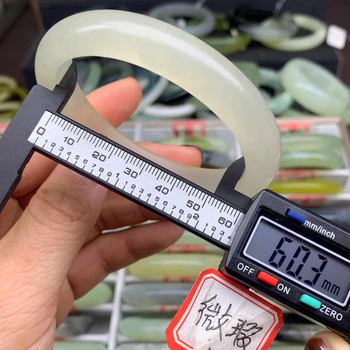 蛇纹石玉未镶嵌手镯868