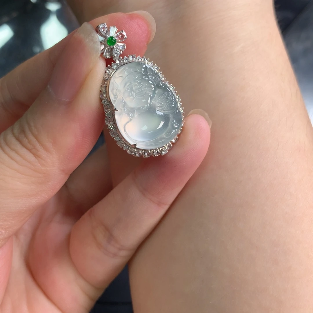 翡翠18K金镶嵌颈饰财财吊坠