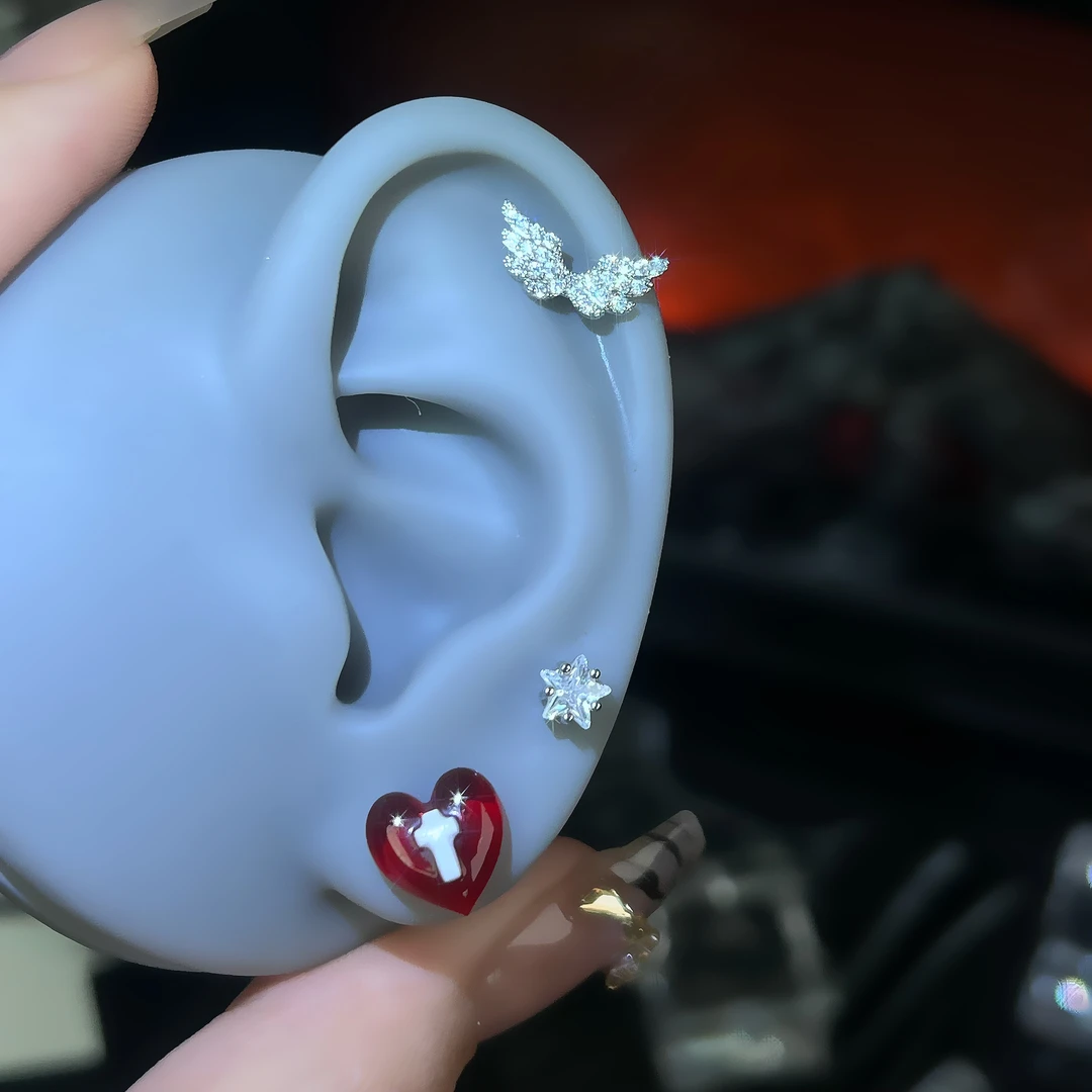 穿刺【耳饰】甜酷爱心天使翅膀耳骨钉平底螺纹耳钉耳饰C022