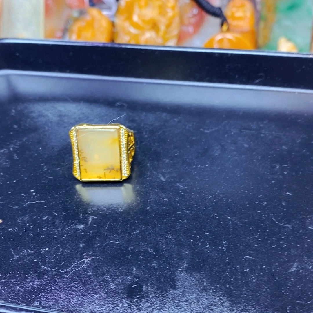 石英质玉（黄龙玉）未镶嵌颈饰