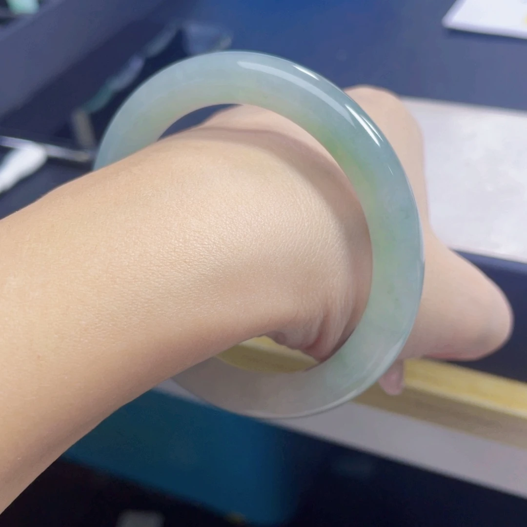 翡翠未镶嵌手镯56圆条有纹不退换