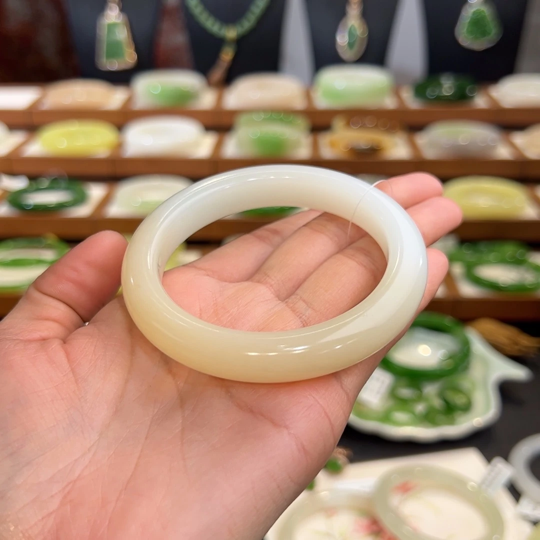 和田玉手镯未镶嵌新疆且末糖白58
