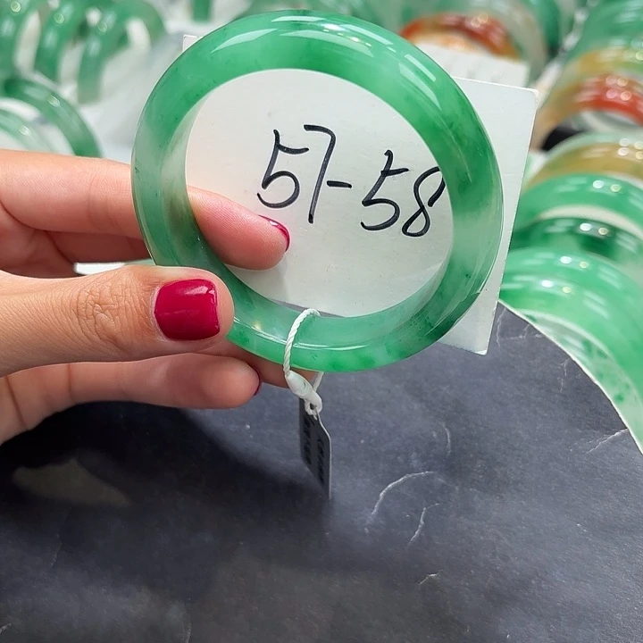 石英质玉（非洲翠）未镶嵌手镯