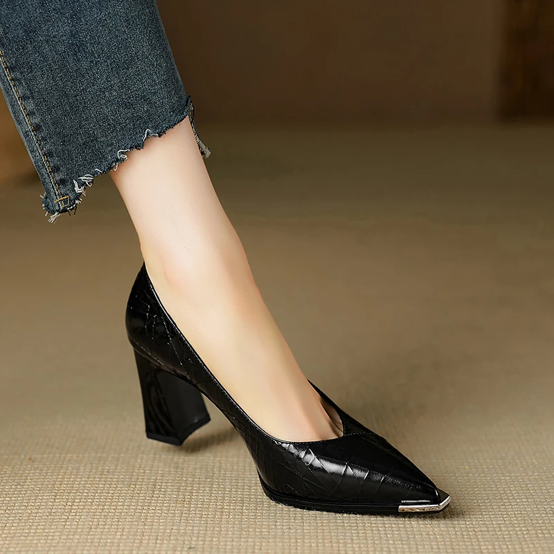 小个子手工女鞋8cm~单鞋春季新款粗跟高跟裂纹牛皮金属头简约黑色