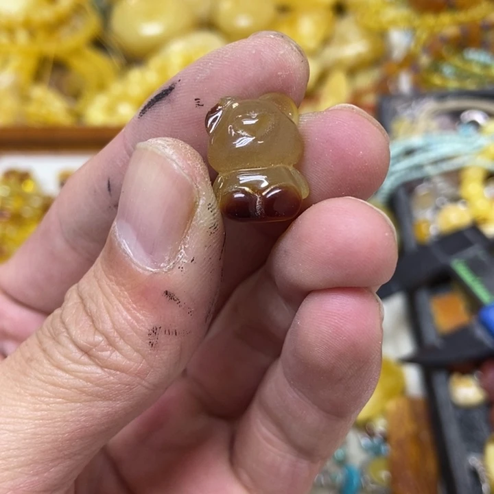 蜜蜡未镶嵌裸石吊坠