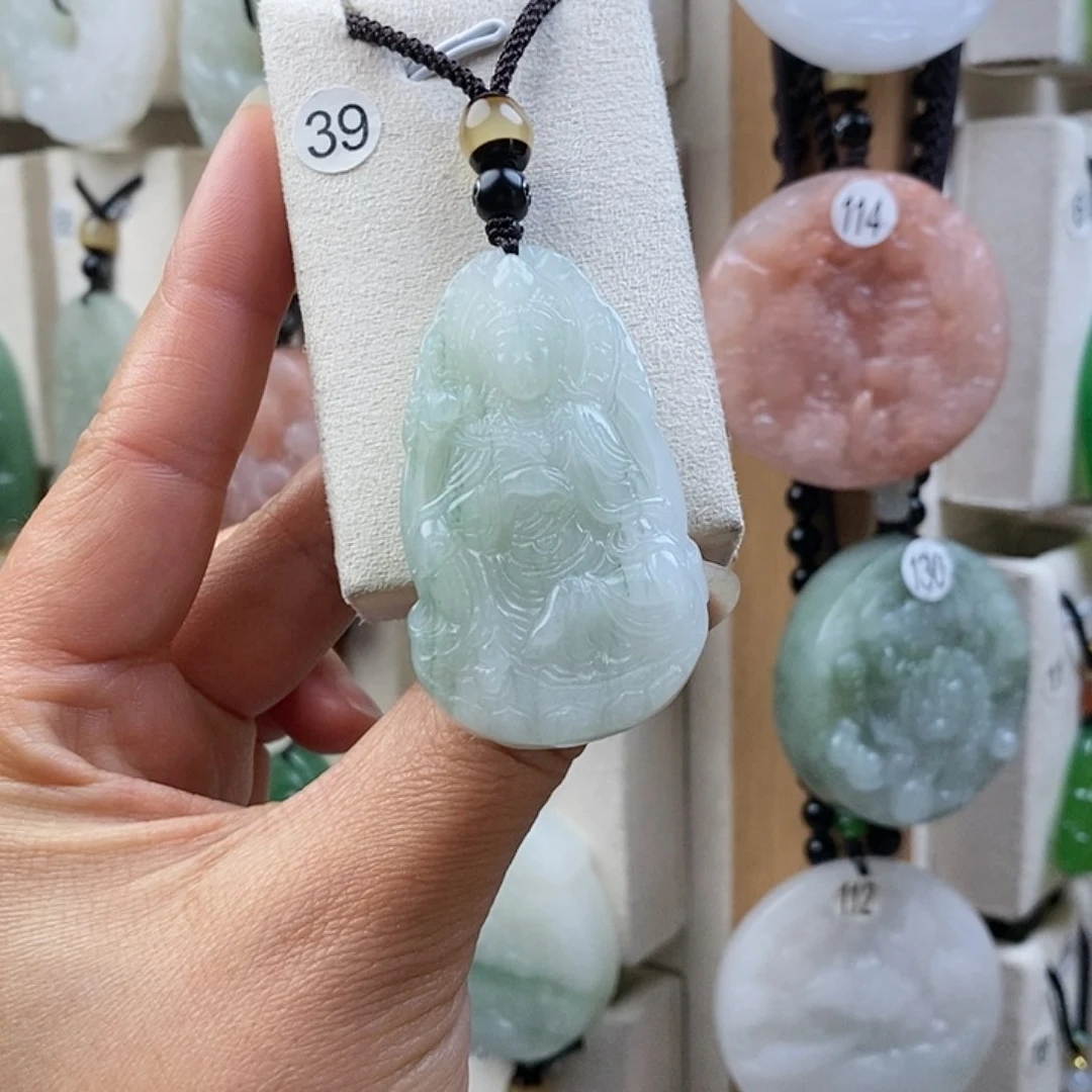 颈饰未镶嵌石英质玉（金丝玉）