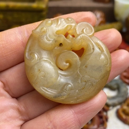 蛇纹石玉足铂镶嵌颈饰72