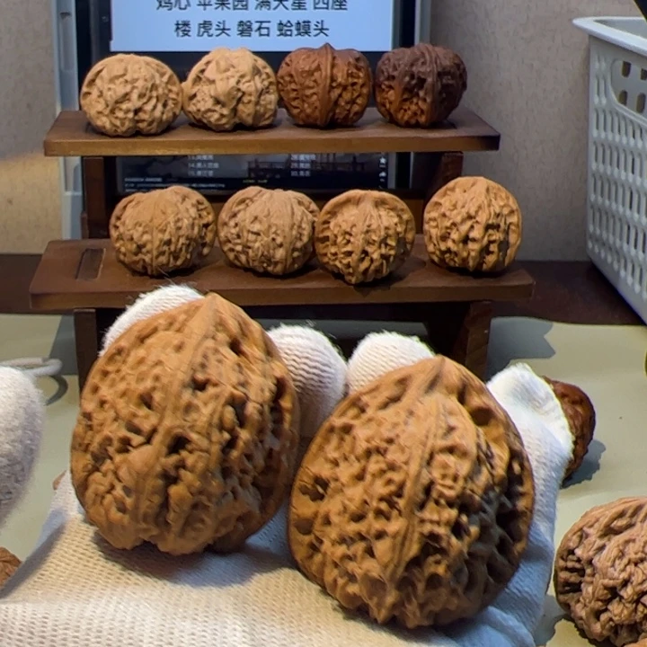 36尺寸南疆石文玩核桃