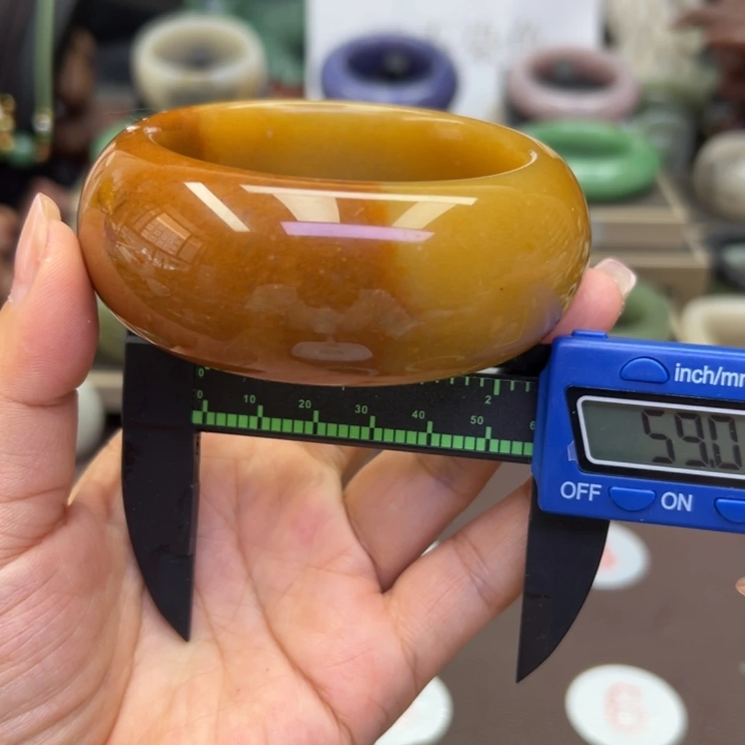未镶嵌手镯石英岩玉