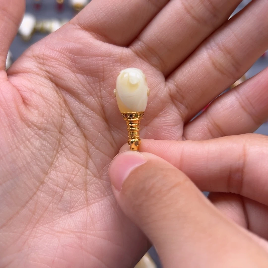 琥珀未镶嵌裸石9.3mm