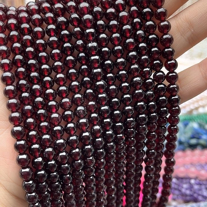 未镶嵌玛瑙/玉髓珠宝半成品一条6mm左右红石榴石