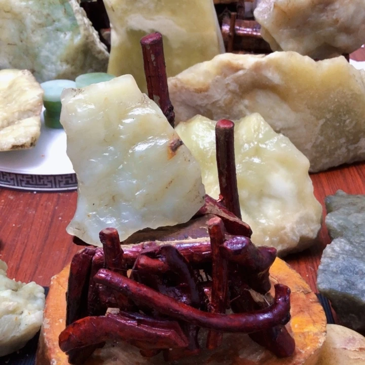 岫玉珠宝奇石未镶嵌