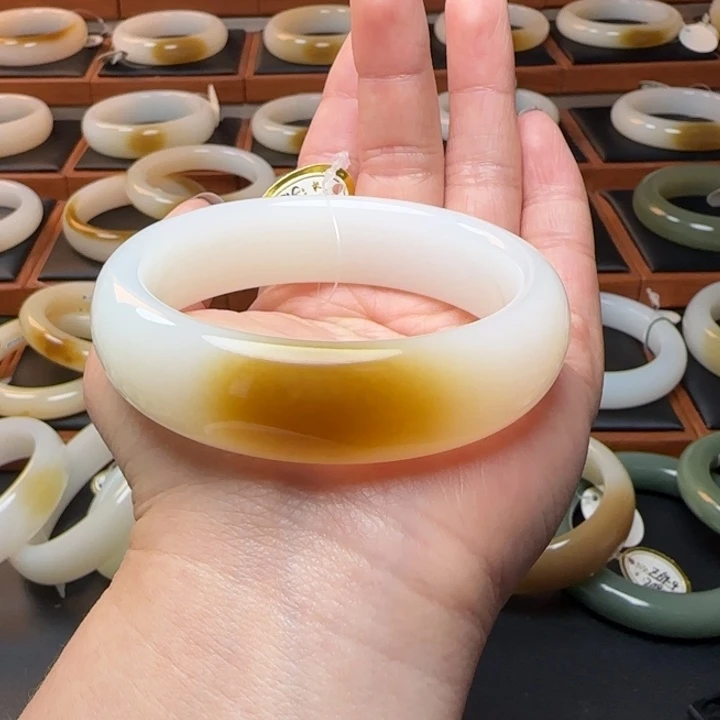 和田玉未镶嵌手镯60.5一口糖高货