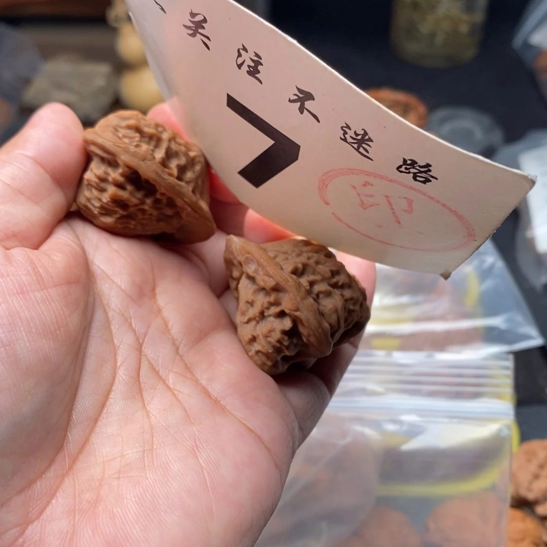 把件文玩核桃红狮子佛肚