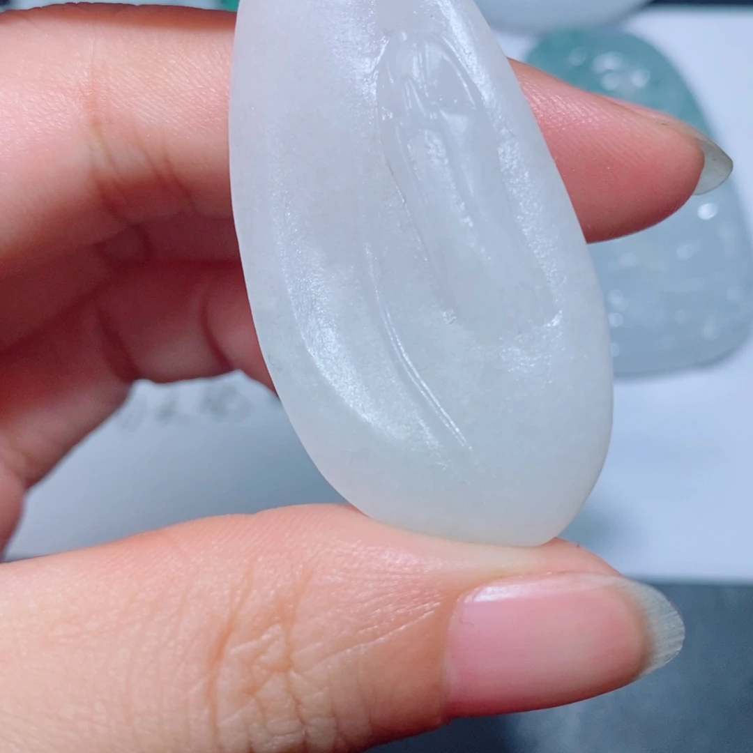 定制翡翠吊坠未镶嵌