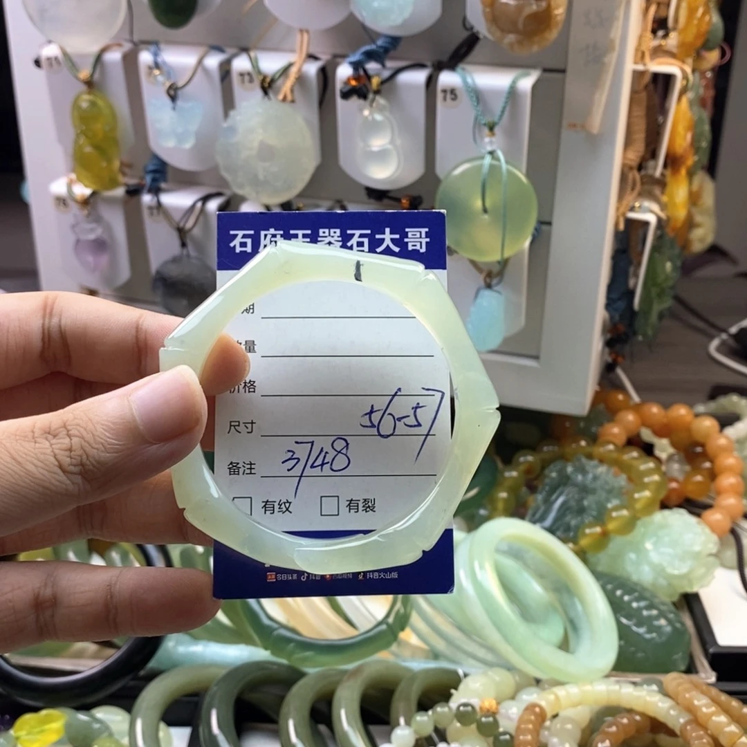未镶嵌蛇纹石玉颈饰